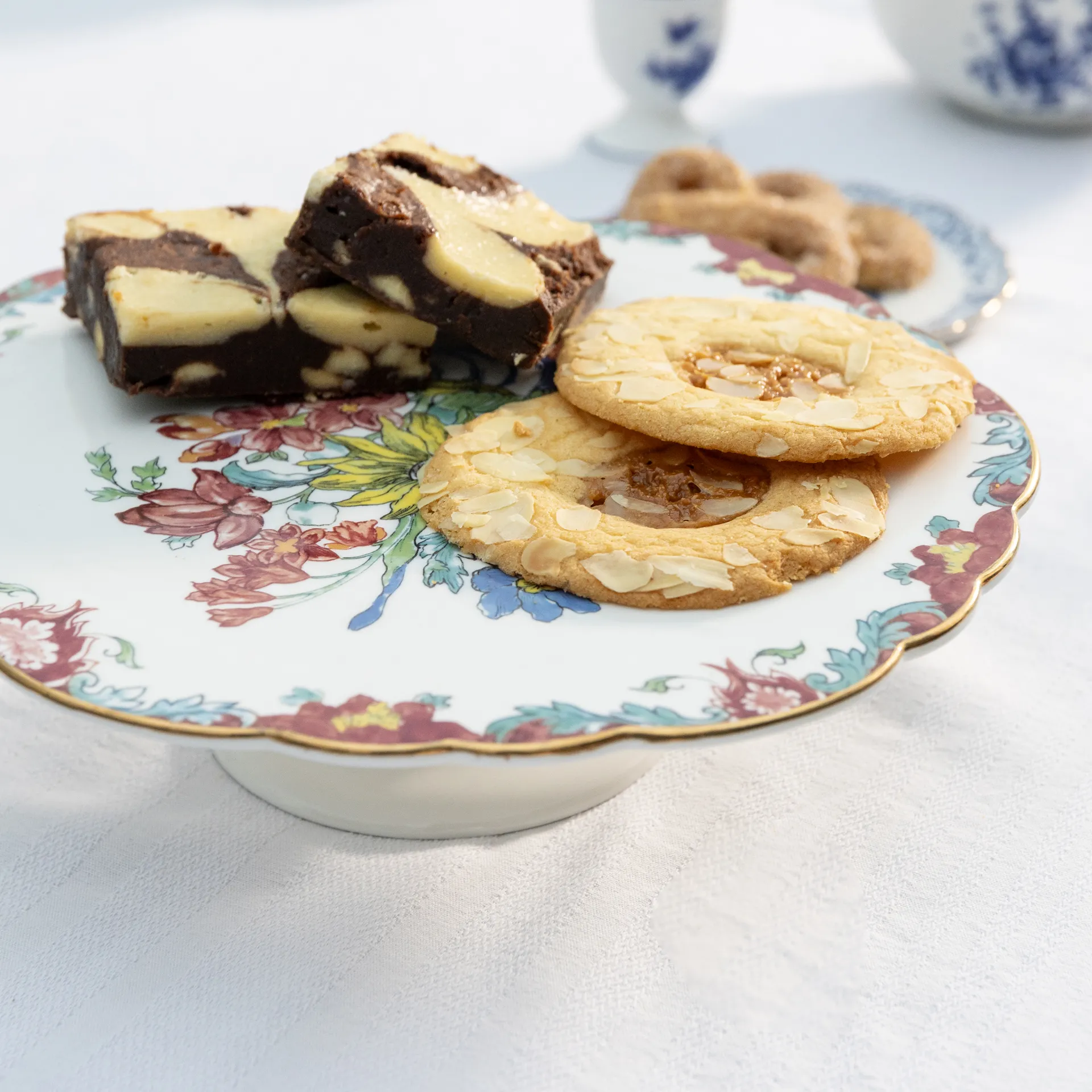 &Klevering <br>Cake Platter Patina - Image 5